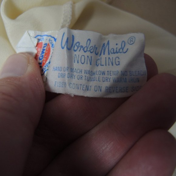 4/$25 Vintage 70s? Full Slip Cream Color Adjustable Straps Size XS/S Wonder Maid - Picture 5 of 8